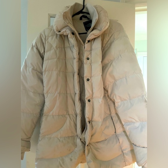 Woman’s North face winter puffer coat.  Warm. Hip length - Picture 1 of 1